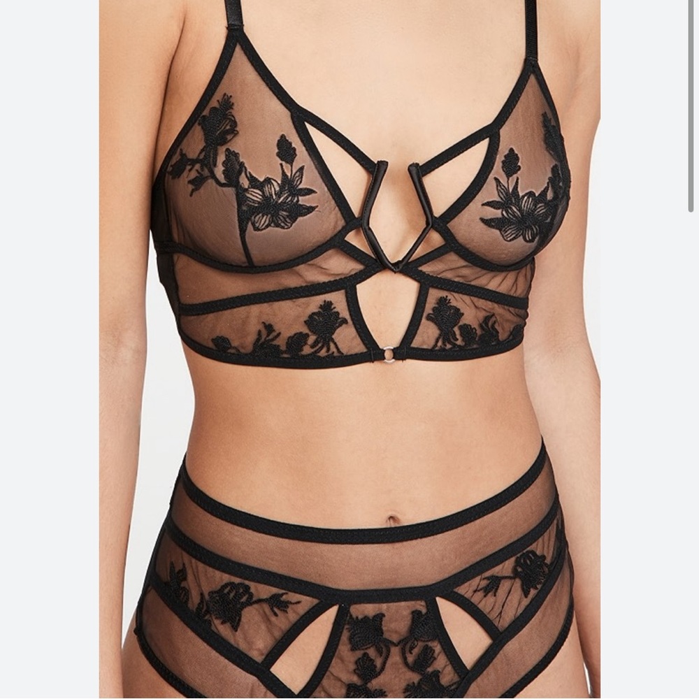Thistle and spire Aphrodite bralette size small